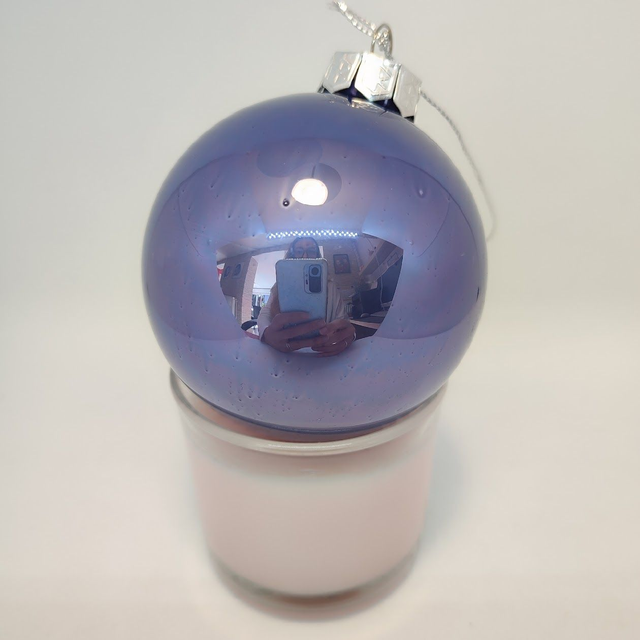 Boule de Noel en verre et son coffret cadeau