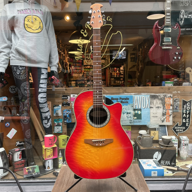 Ovation Celebrity CC024 - Cherry Sunburst - Pre Owned