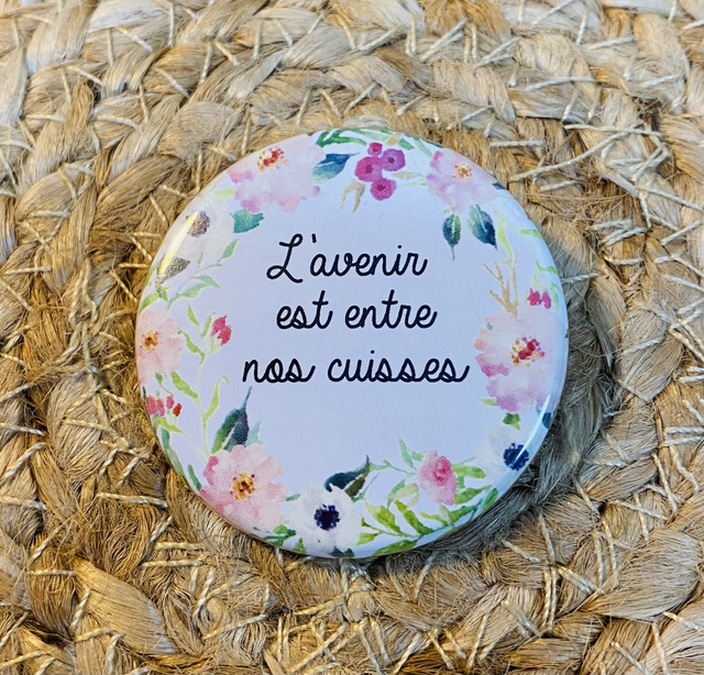 Badge &quot;pour les meufs&quot; L&#039;avenir est entre nos cuisses