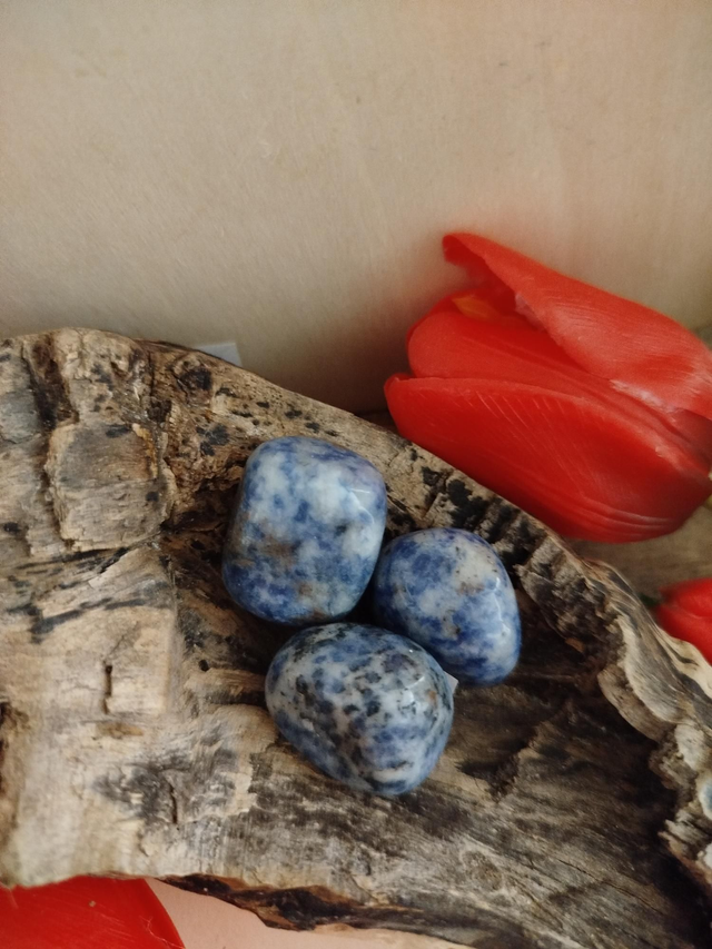 Sodalite  ,pierre roulé