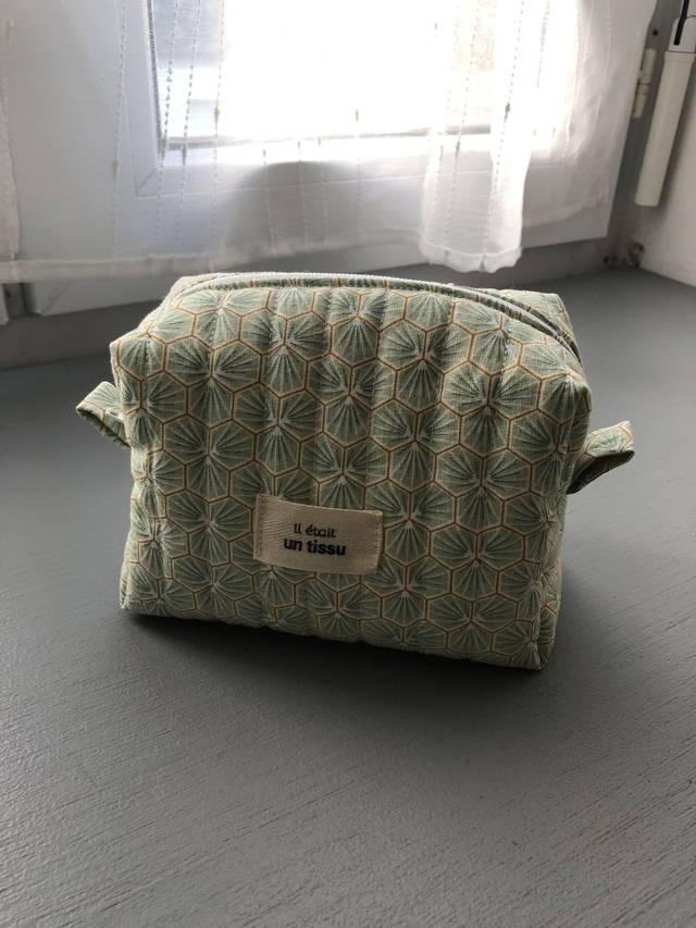 Petite trousse de maquillage matelassée