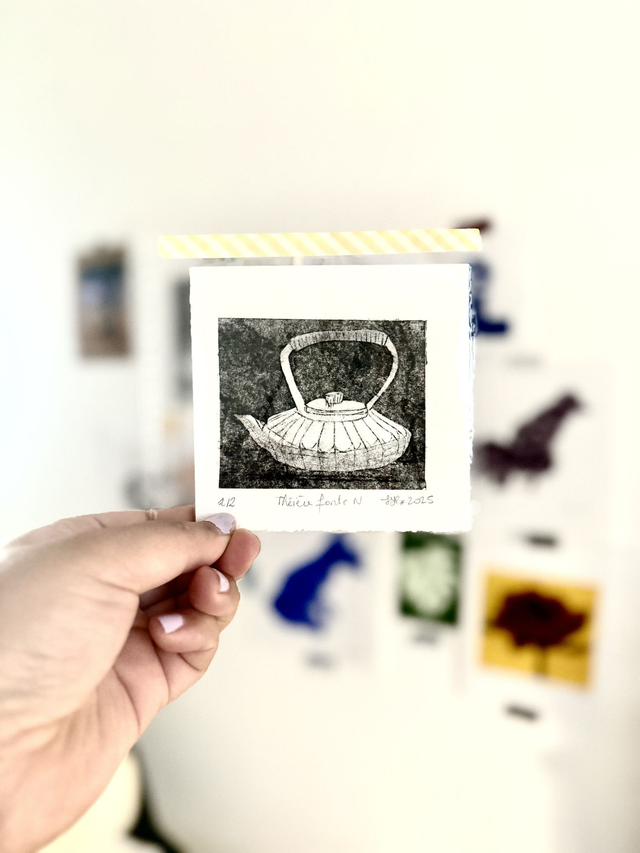Estampe "théière en fonte N", 10cmx9,5cm