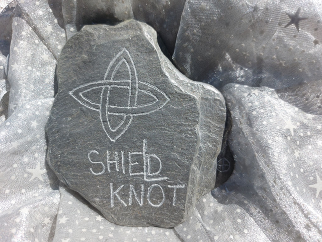 Shield Knot - Cwlwm Tarian Slate Engraving 