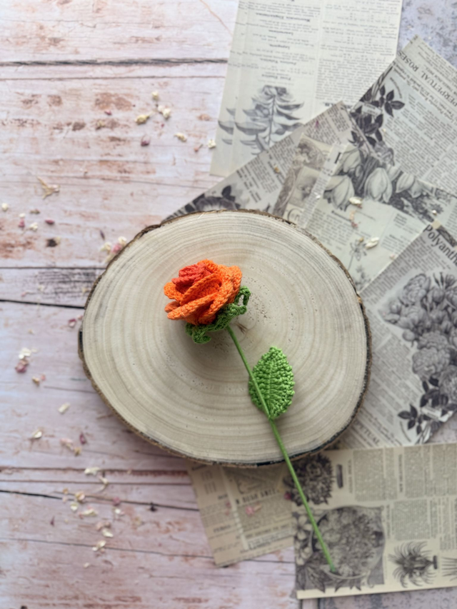 Rose dégradée et sa feuille (personnalisable pour créer votre bouquet)