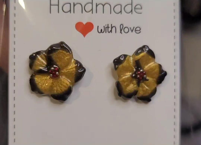 Boucles-d'oreilles fleurs  dorée/pointes noire billes argentées bordeaux