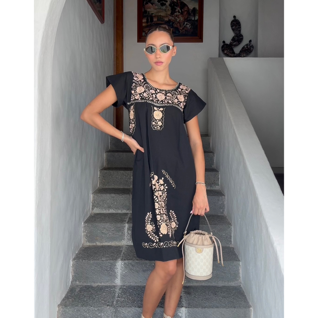 Vestido Chanel negro con beige 