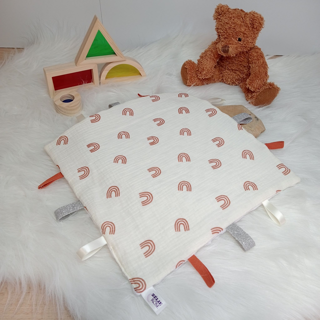 Doudou carré rubans &quot;Arcs-en-ciel&quot; Ocre