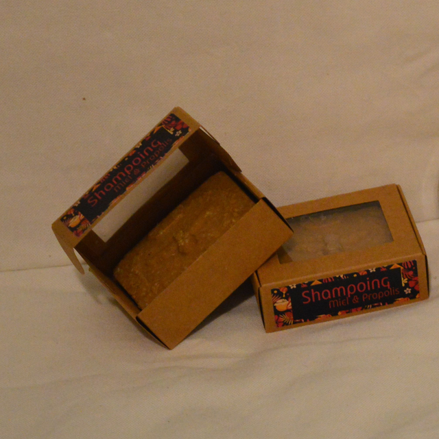 Shampoing solide à base de miel et de propolis