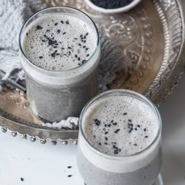 Ice black sesame latte 