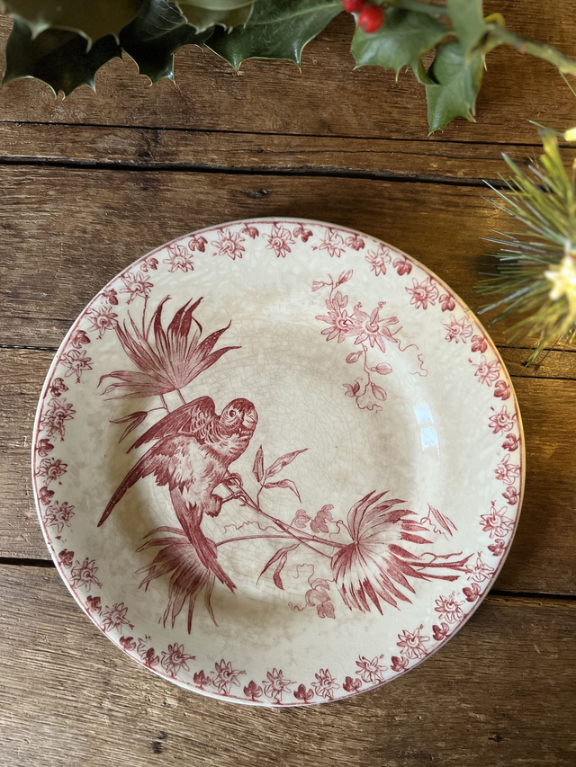 ** LOT RESERVE ** PERRUCHE - Lot de 2 assiettes à dessert signées Gien - Terre de Fer