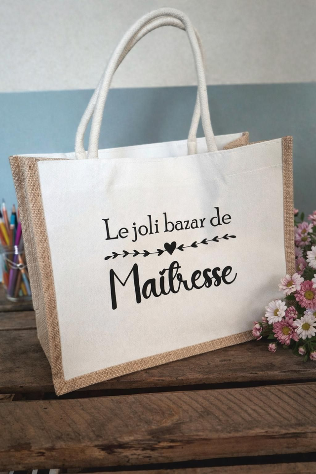 Cabas personnalisé “Le joli bazar de Maîtresse” – sac maîtresse cadeau