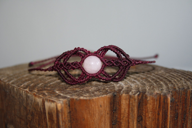 Orientalisches Makramee-Armband mit Rosenquarzperle