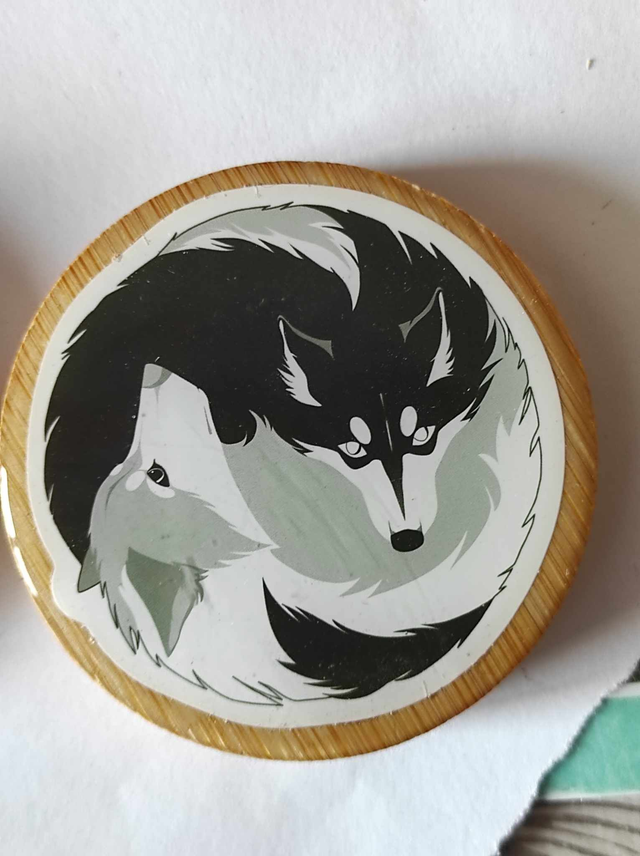 Décapsuleur Loups blanc et Noir magnétique frigo