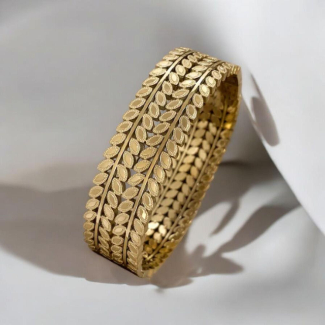 Stunning 18K Yellow Gold Overlay Bangle.