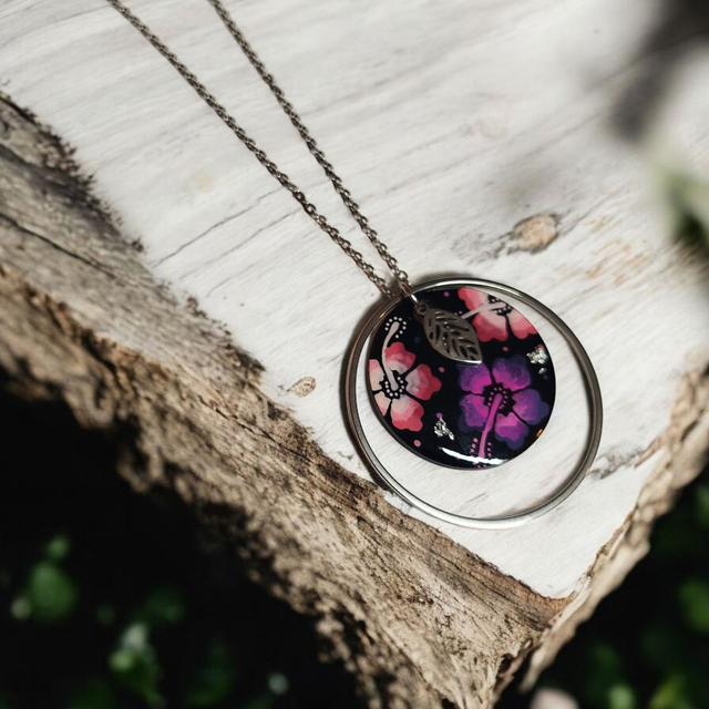 Collier dessiné Flora acier inoxydable rose violet