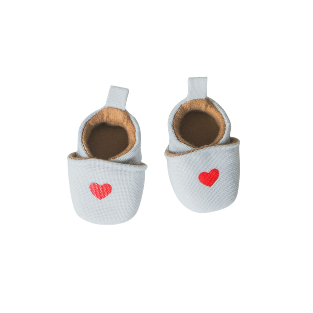 Chaussons blancs à coeurs