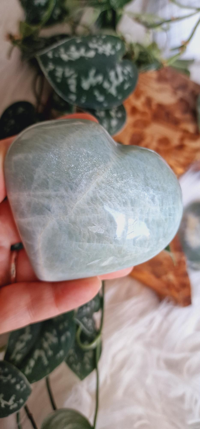 Green Moonstone Heart 229g