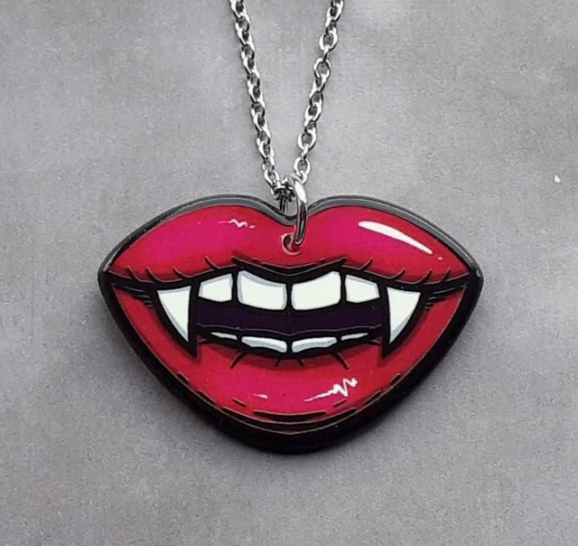 Vampire Lips Necklace 