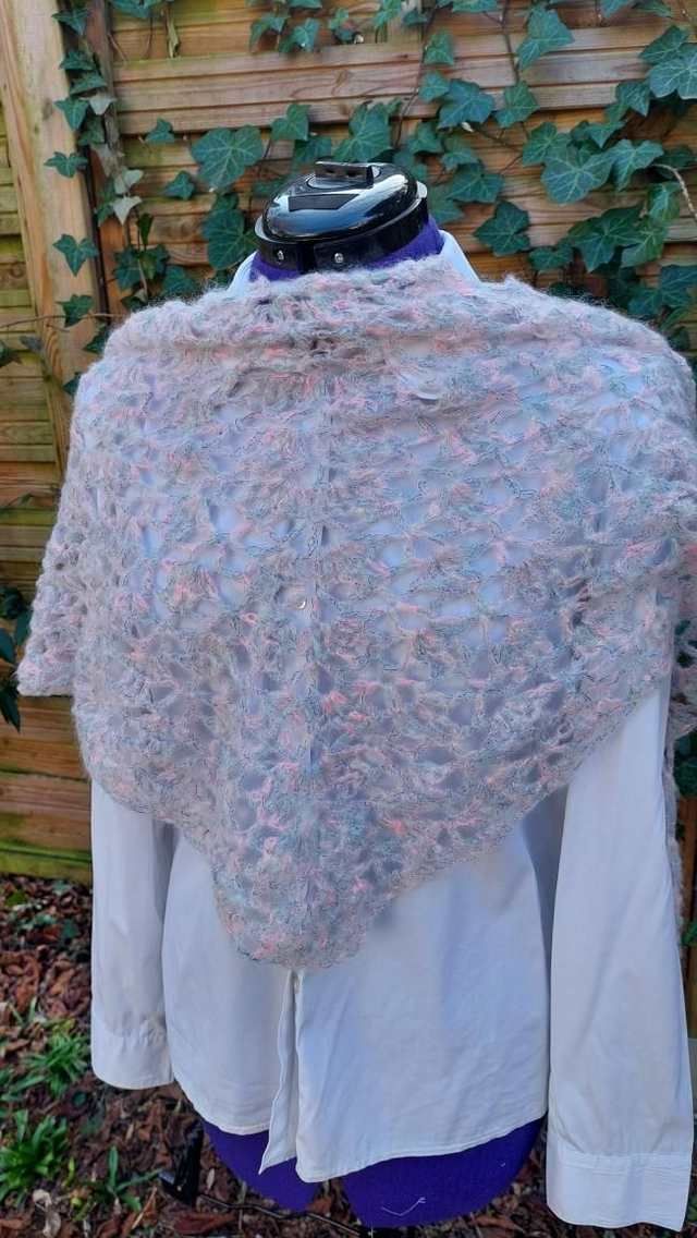 Maxi châle acidulé avec rose fluo