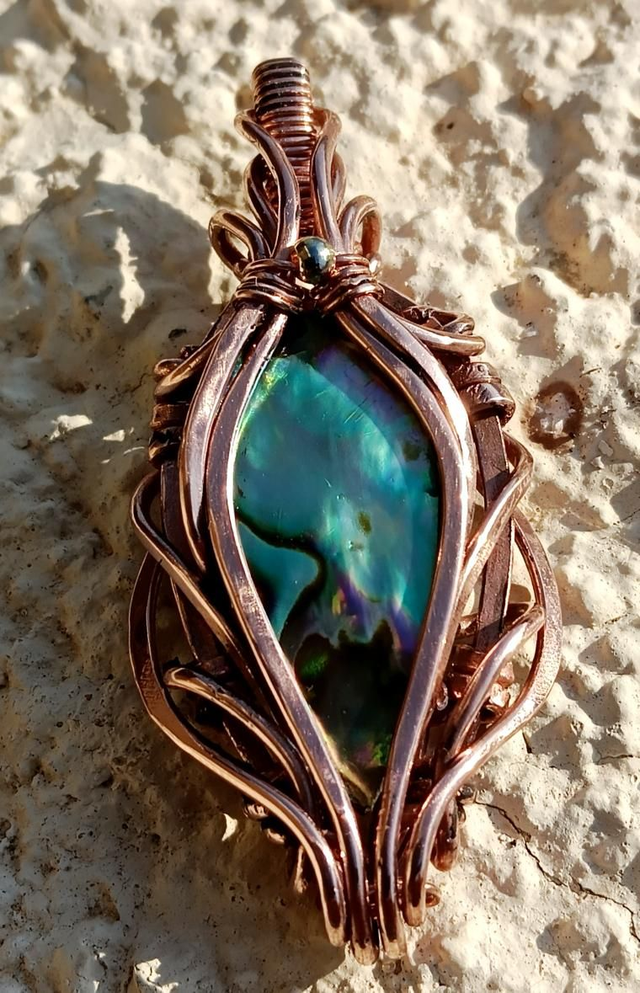 Pendentif cuivre et abalone 