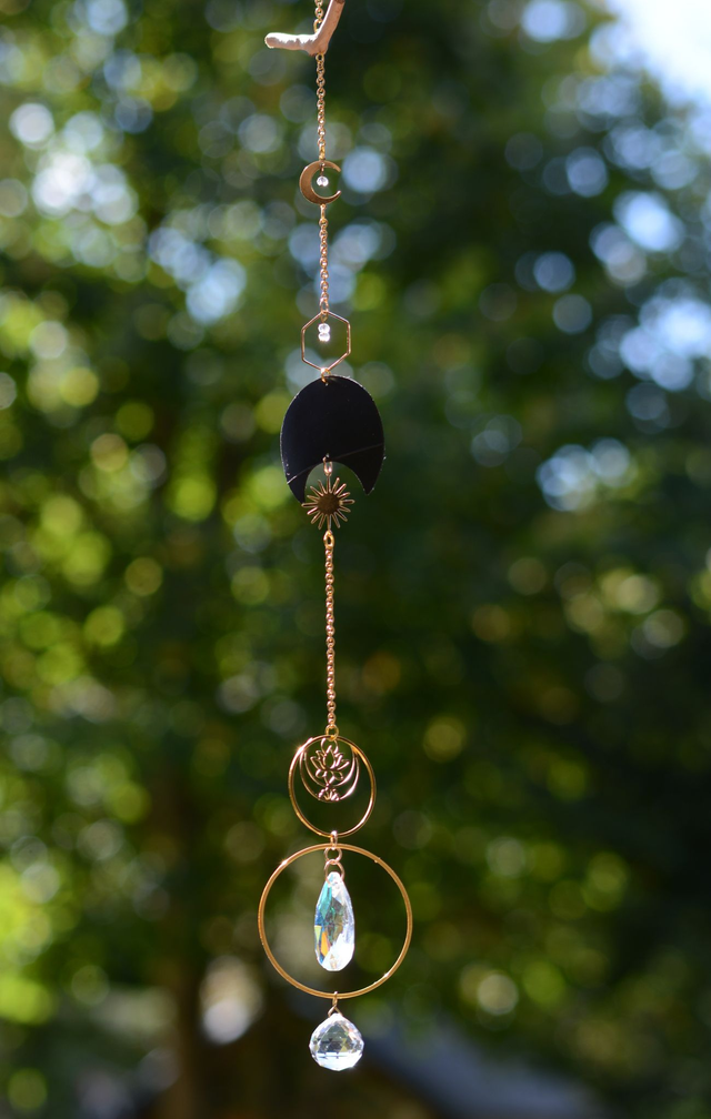 Attrape Soleil d&#039;intérieur Upcyclé, Double prisme - LOTUS - Chambre à Air Valorisée &amp; Perles Recyclées - Pièce Unique  