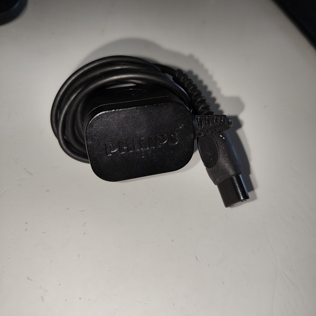 Philips AC DC Adaptor Adapter Netzteil Model HQ850SSW-1789EU 8V - 100mA 