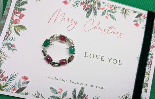 Garnet &amp; Green Onyx Agate Brooch Christmas Postcard