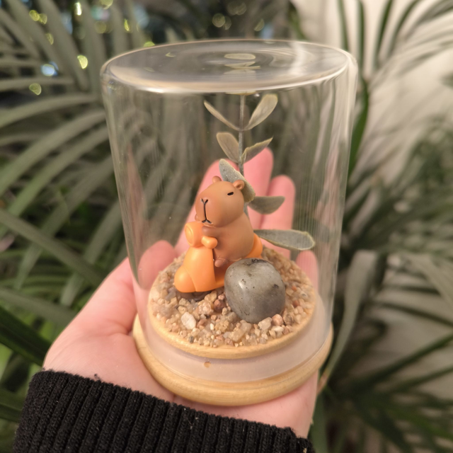 Ami protecteur - Capybara en moto (labradorite)