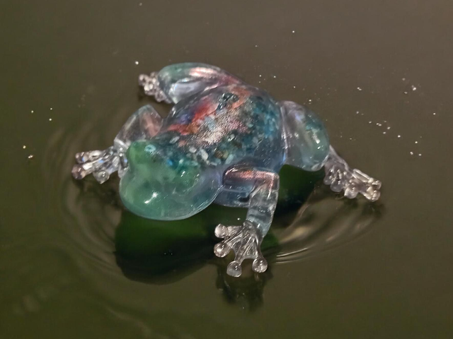 Grenouille luminescente