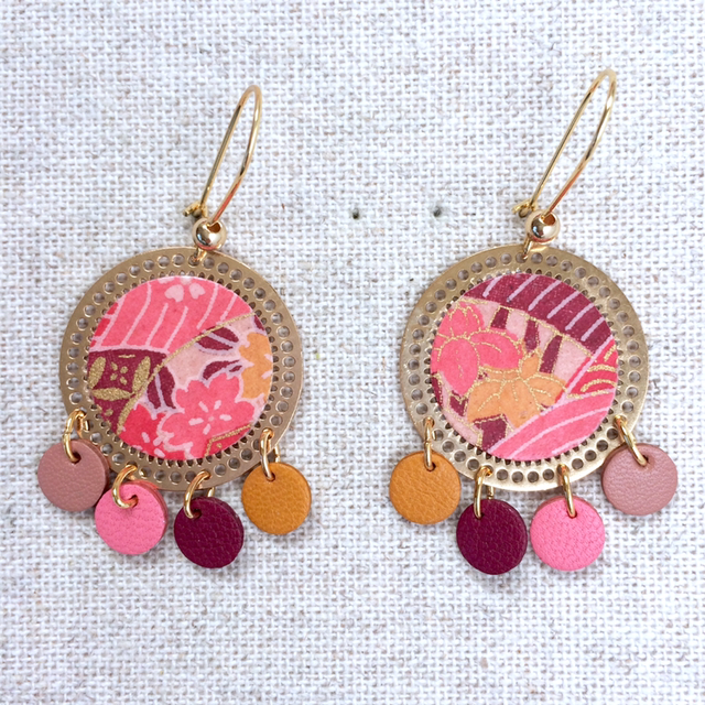 Boucles d’oreilles « Concerto » dorées, papier rose, bordeaux moutarde et chair.