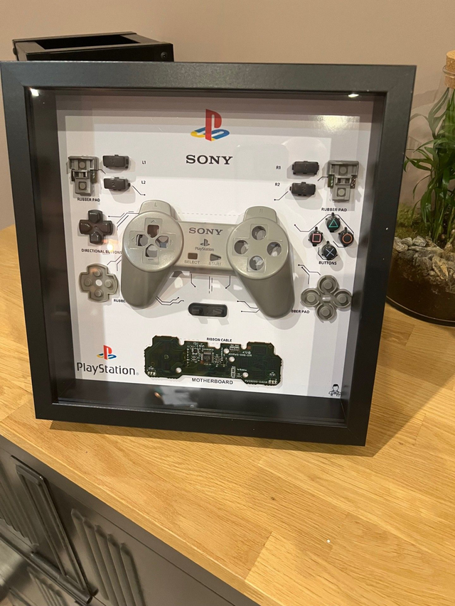 Cadre 3D Diorama shadowbox manette PlayStation 1