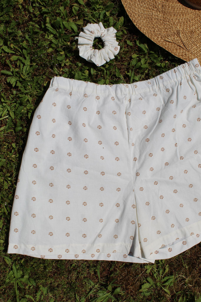 Short upcyclé beige et fleur marron - Taille 2