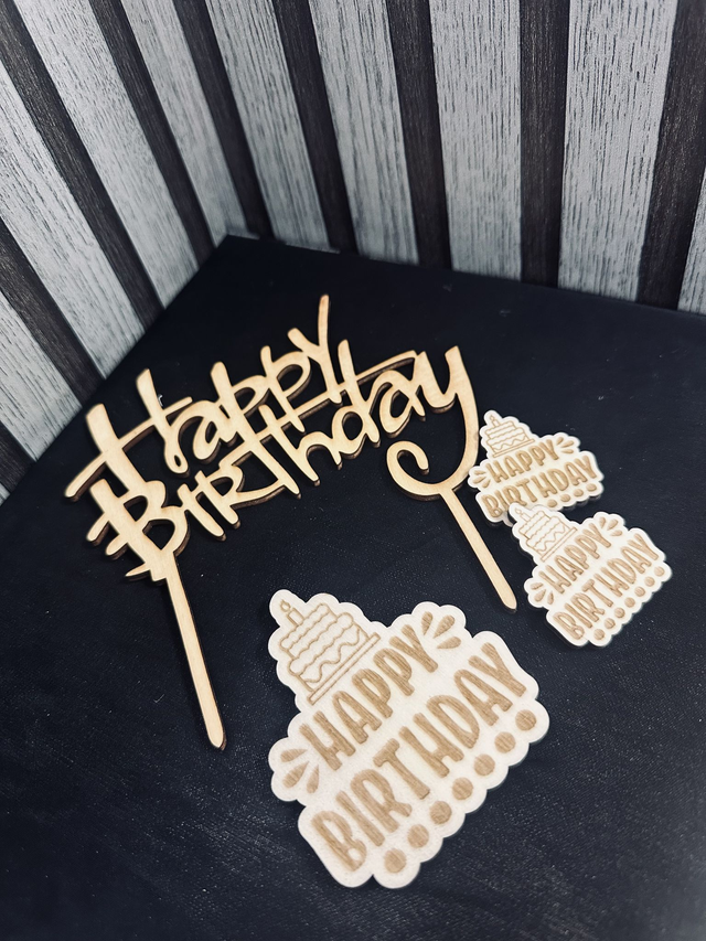 Gelaserte Holz Toppings – Individuelle Dekoration für Geburtstag & Taufe