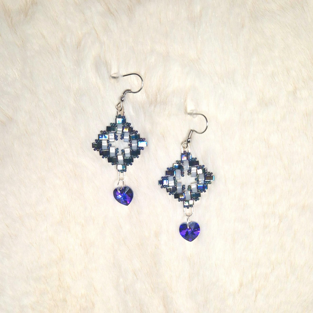 Boucles d'oreilles cœur holographique et argenté 