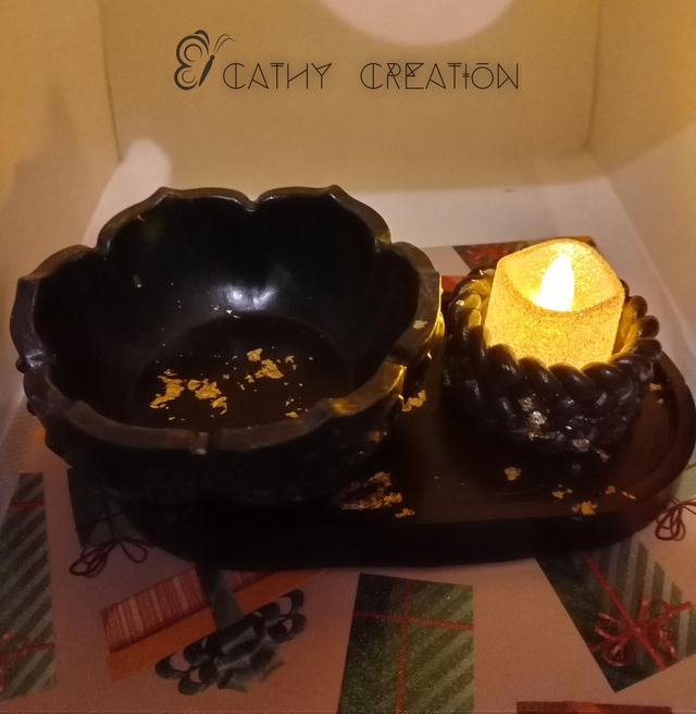 Ensemble en résine minérale noire et feuilles d' or 