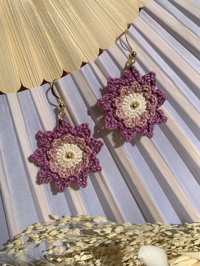 Boucles d’oreilles fleurs Corolles ~ M ~ Violet / Lin