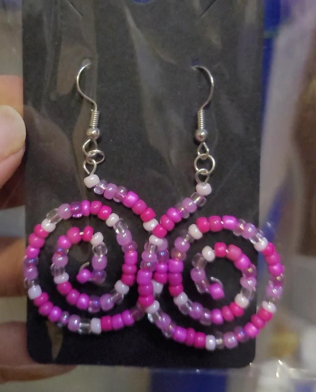 Boucles d'oreilles spirale perlée tons roses