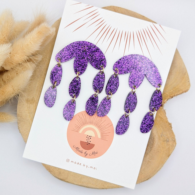 Boucles d&#039;oreilles mauves pailletées en plexi