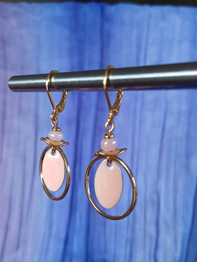 Boucles d'oreilles anneau doré en ovale émaillé (coloris au choix)