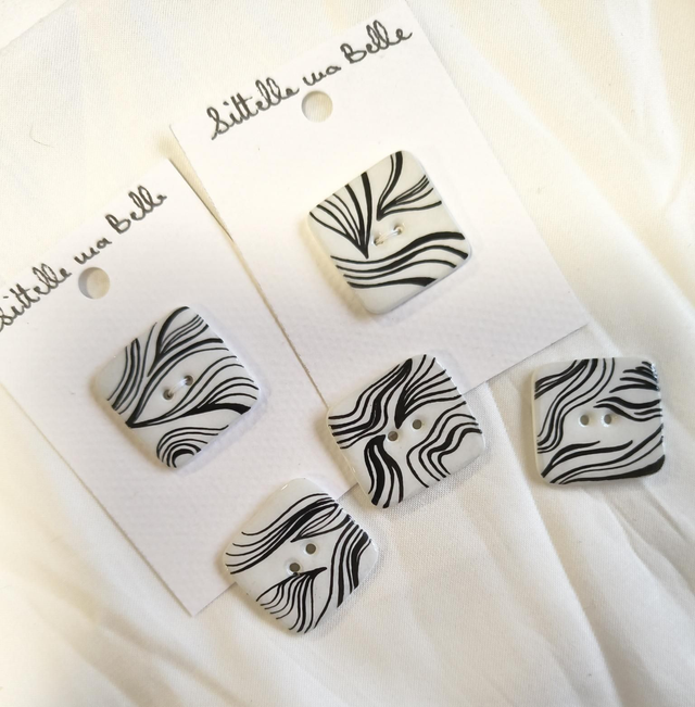 Bouton carré ondulations 