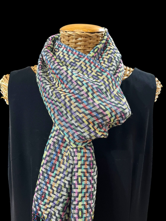 Criss Cross : 100% silk handwoven scarf