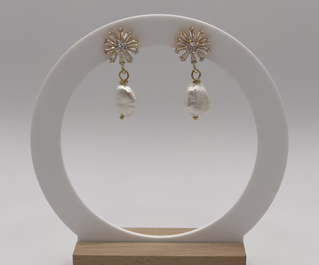 WHITE FLOWER- Zirkonia-Stecker mit Süßwasserperle