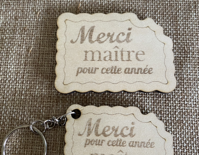 Porte-clés ou Magnet en bois Merci Maître ou Merci Maîtresse