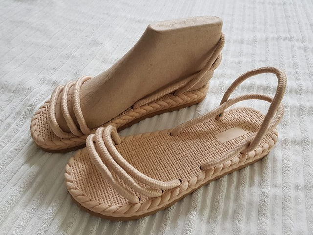 Sandales C&#039;M Paris femme plates beige 