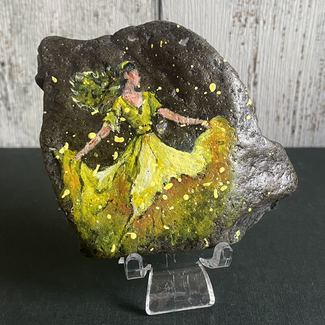 La femme à la robe jaune