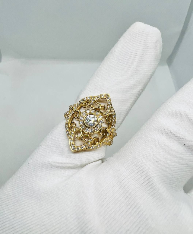 Luxurious &quot;Duchess&quot; gold ring