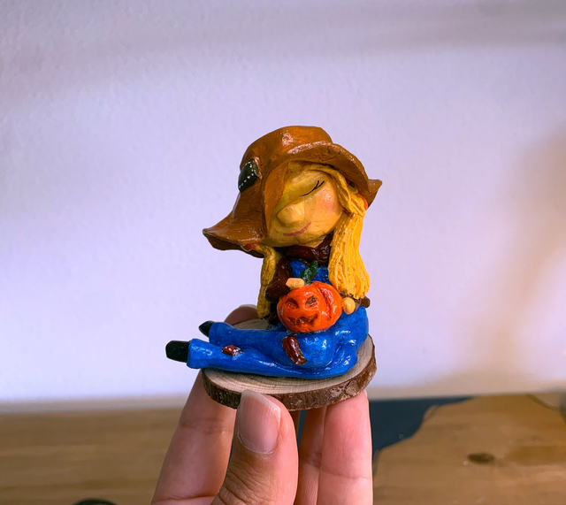 Poucelinette Priape l'épouvantail