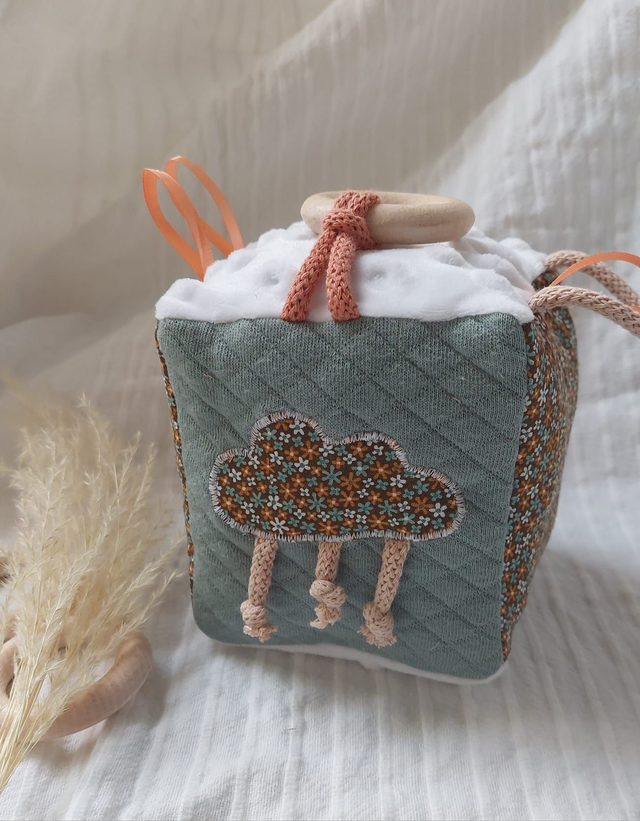 Cube d&#039;éveil nuage d&#039;été