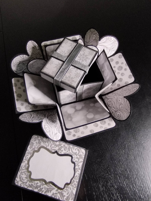 Boîte cadeau à explosion