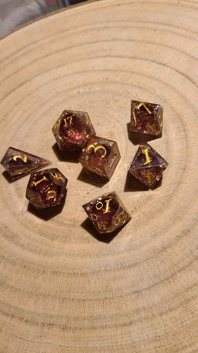 Set de 7 dés - géode rouge - B grade